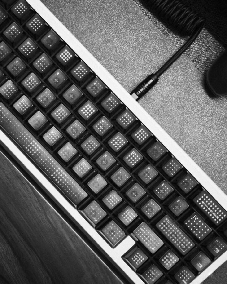 KeysFusion's tweet image. Dark mode on your phone ✅
Dark mode on your browser ✅
Dark mode on your IDE ✅
Dark mode on your... keyboard? ❌
Until now. 

Black Polka Dot keycaps: The final piece of your all-dark-everything aesthetic.
Your setup isn&apos;t complete without it 🖤
#blackkeycap #keycaps