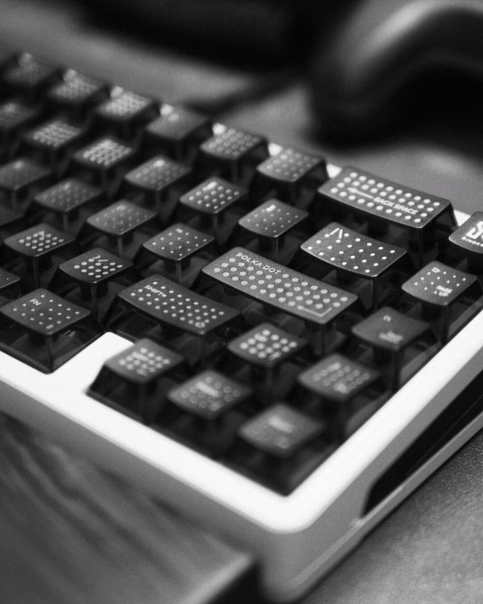 KeysFusion's tweet image. Dark mode on your phone ✅
Dark mode on your browser ✅
Dark mode on your IDE ✅
Dark mode on your... keyboard? ❌
Until now. 

Black Polka Dot keycaps: The final piece of your all-dark-everything aesthetic.
Your setup isn&apos;t complete without it 🖤
#blackkeycap #keycaps