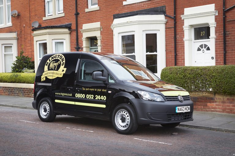 jingles100's tweet photo. @Ringtons When the Ringtons van appears it's like the coca cola advert holidays are coming,except it's all year round. You can stuff the turkey,hang the holly,Ringtons treats make our family jolly. https://t.co/uGwxPSGQn7