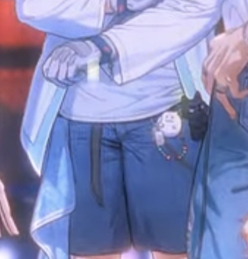 HE HAS A LITTLE HAMSTER AND ANGRY BLACK WOLF CHARM ON HIM BELT OH MY GOD 😭💕💕💕