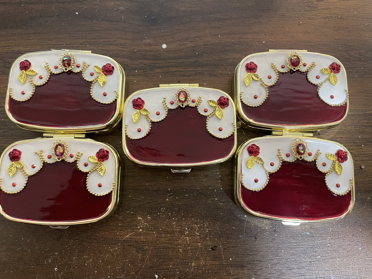 oldtime_me's tweet image. 同じデザイン作る時は上半分だけ先に作ることもあります_φ(･_･