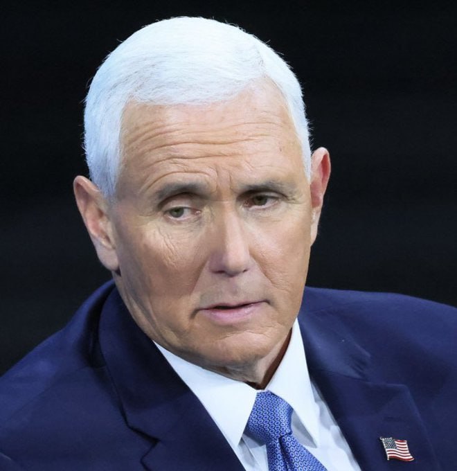 RedEagleUpdates's tweet image. MIKE PENCE is considering running for PRESIDENT.

What are the chances you’d consider him in 2028?
A. 100
B. 50
C. Zero