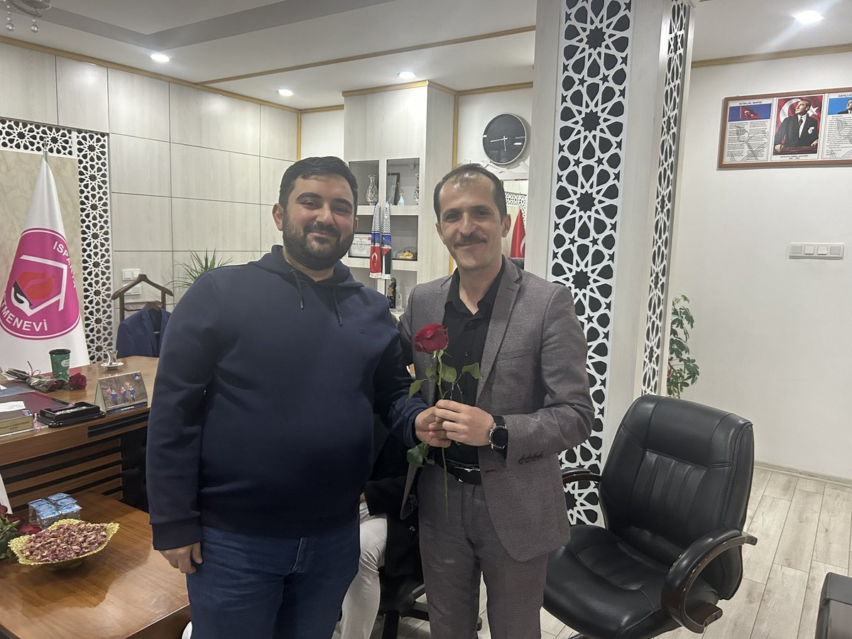 Öğretmenler Günü’nde Öğretmenevini ziyaret ederek gönlümüzde her zaman özel bir yeri olan öğretmenlerimize küçük hediyeler sunduk. 🎁💛
Bir ömür emek verip nice yüreğe dokunan tüm öğretmenlerimizin günü, yüreklerindeki sevgi kadar güzel olsun. 👩‍🏫✨👨‍🏫