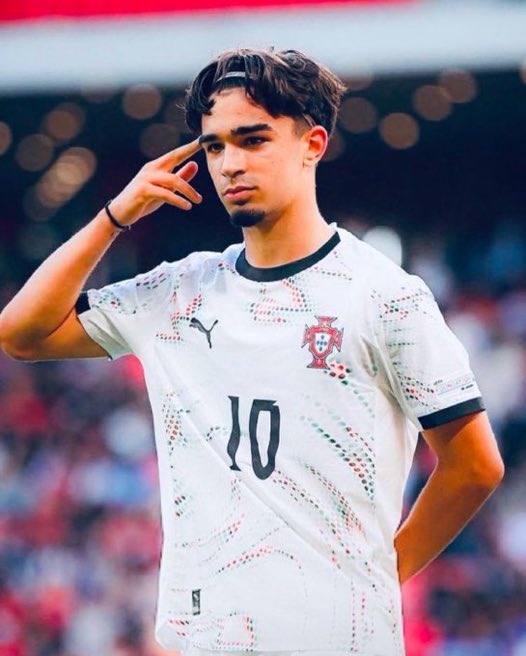 crsxsa's tweet image. 🇧🇷🇵🇹🥊 It has come out on National TV that Portugal’s #10 Mateus Mide is Brazilian. 

Brazil’s CB Luis Pacheco did an interview today vowing he’d make Mide ‘remember he’s Brazilian’ 😳

This one should be fireworks, Portugal v Brazil #U17WC semifinals kickoff in one hour 🍿🧨