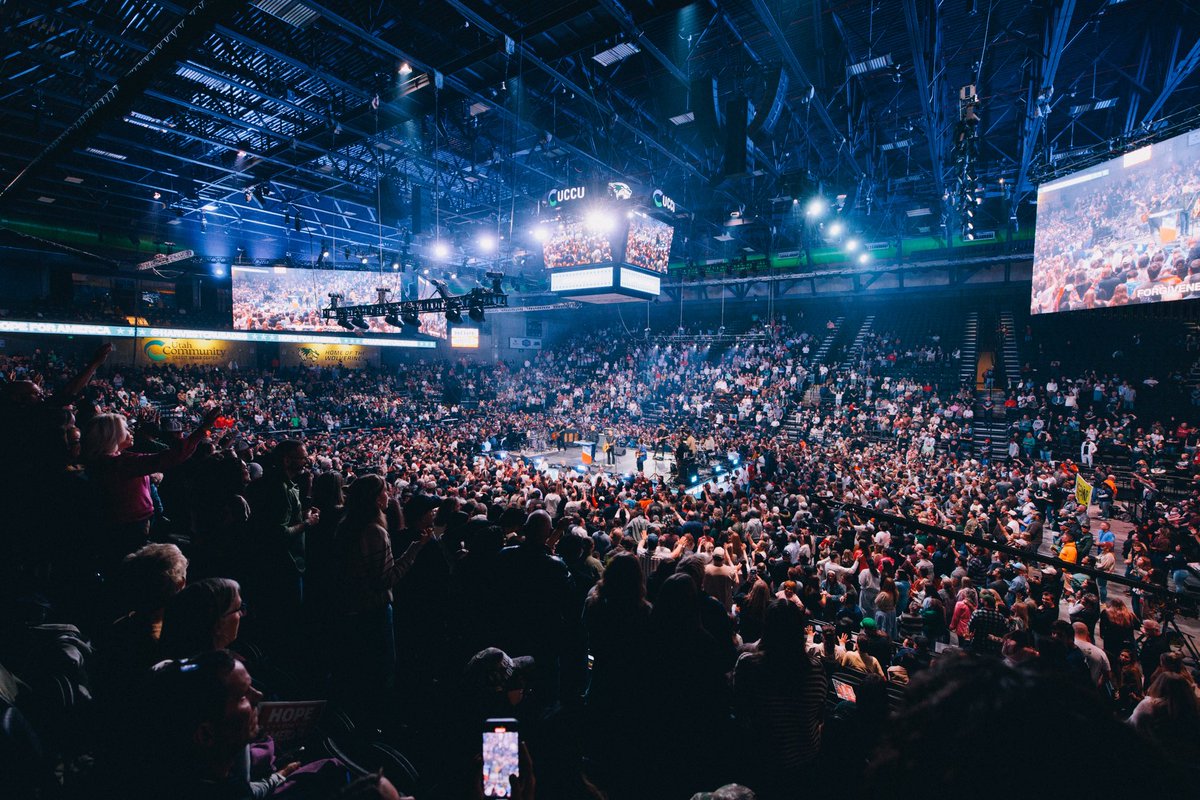 EndTimeHeadline's tweet photo. Hundreds flood the altar to choose Christ in outreach at the site of the Charlie Kirk murder. #charliekirk #harvestcrusade #revival 

Read More:
https://t.co/rrvlL5MmbO https://t.co/a5Qah5FQcZ
