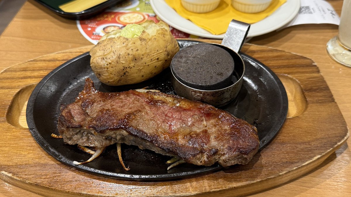 choi_miracle's tweet image. COCO&apos;Sで夜ご飯😁🥩🍴
ちょっと肉がにおう💦
この前は美味しかったのにな…

#COCOS