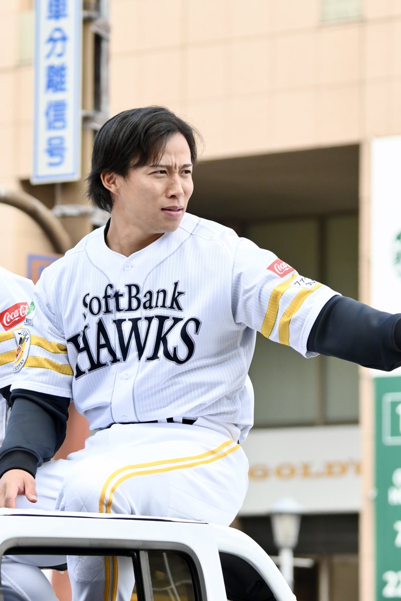 kumikichii's tweet image. ファンサの神いさみちゃん✨
それを見て大爆笑の近藤大明神😂

2025.11.24
#野村勇 選手
#近藤健介 選手
#優勝祝賀パレード