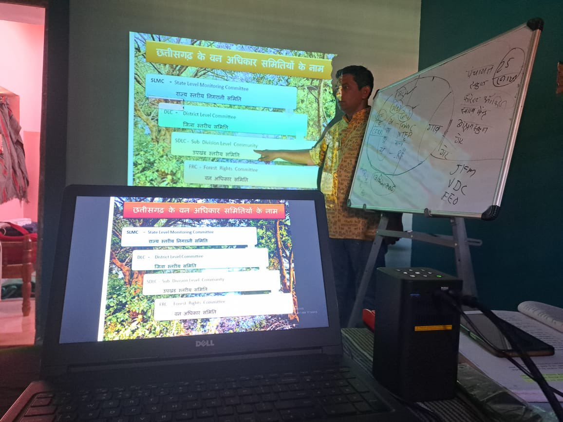 sarvodayasangam's tweet image. ज़मीन और जंगल के संघर्षों के इतिहास और राजनीति से लेकर वनाधिकार अधिनियम (FRA) के तहत प्रावधानों और अधिकारों तक, वनाधिकार अधिनियम अभ्यास के पहले दिन हमने यह समझा कि FRA न्याय, सामुदायिक प्रबंधन और संरक्षण के लिए एक ऐतिहासिक कदम क्यों है।