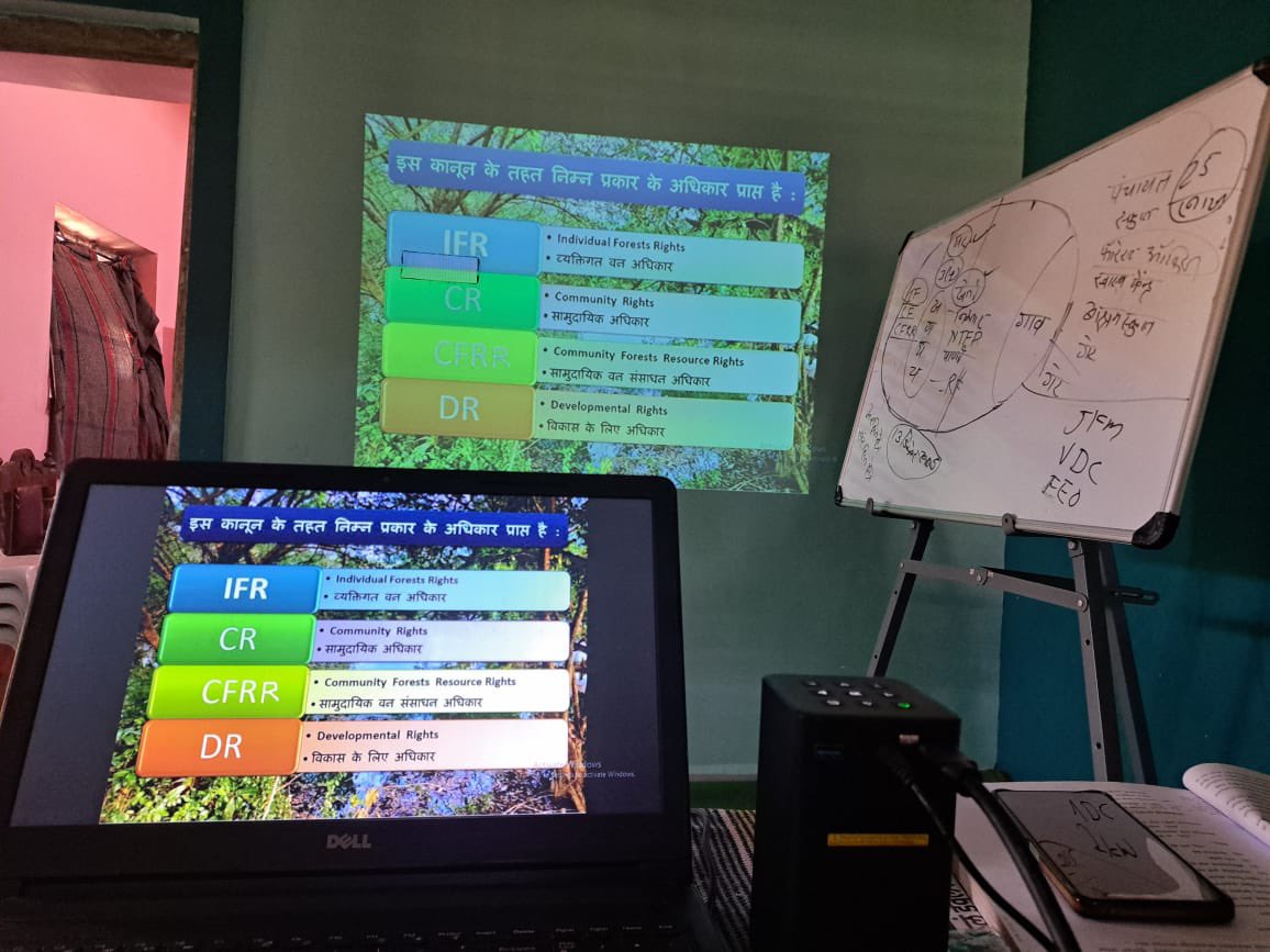 sarvodayasangam's tweet image. ज़मीन और जंगल के संघर्षों के इतिहास और राजनीति से लेकर वनाधिकार अधिनियम (FRA) के तहत प्रावधानों और अधिकारों तक, वनाधिकार अधिनियम अभ्यास के पहले दिन हमने यह समझा कि FRA न्याय, सामुदायिक प्रबंधन और संरक्षण के लिए एक ऐतिहासिक कदम क्यों है।