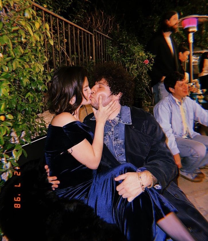 aishabble's tweet image. A blind item reveals that Selena gomez&apos;s husband is telling everyone they have an open marriage