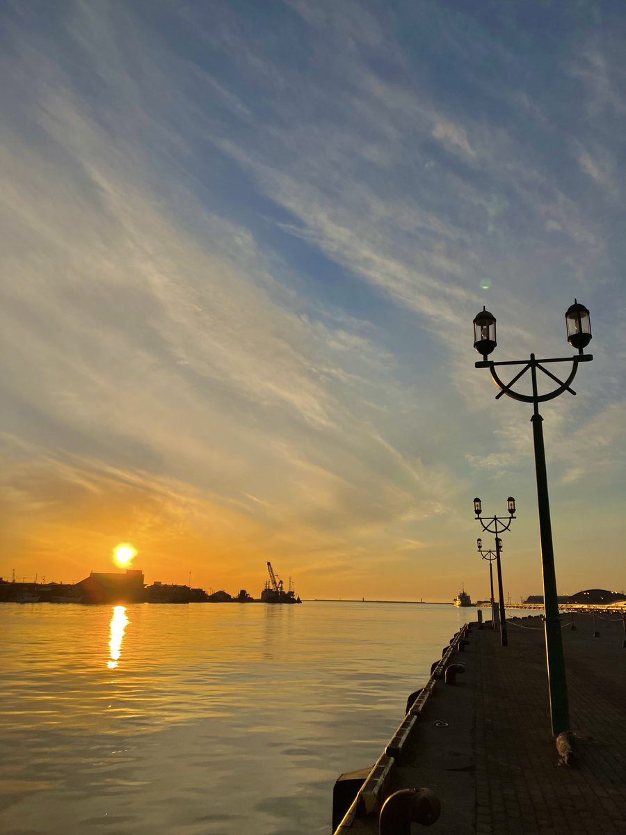 RT @satosatoz: 11月24日の夕日🌅 久しぶりのポイントで撮った夕日と今