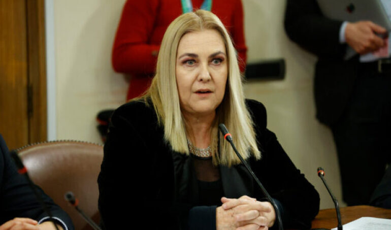 cambio21cl's tweet image. Diputada Pamela Jiles plantea su postura crítica del PDG ante eventual gobierno de Kast: “Estaré haciéndole la vida imposible” y llamó a votar nulo cambio21.cl/pais/diputada-…