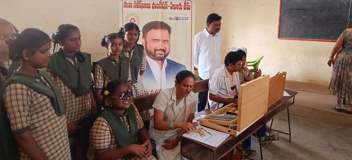 SSBF_Official's tweet photo. #sanasathishbabufoundation - ఏలూరు పట్టణం అశోక్ నగర్ లోని కేపీడీటీ హై స్కూల్లో విద్యార్థుల నేత్ర ఆరోగ్యం కోసం సానా సతీష్ బాబు ఫౌండేషన్ ఉచిత కంటి వైద్య పరీక్షలు చేసి కళ్ళజోళ్లు పంపిణి చేసేందుకు 'చిన్నారి నేత్రాలు- సంరక్షణ' కార్యక్రమం నిర్వహించటం జరిగింది.
#eluru @sanasathishbabu https://t.co/pvWBEJmHok