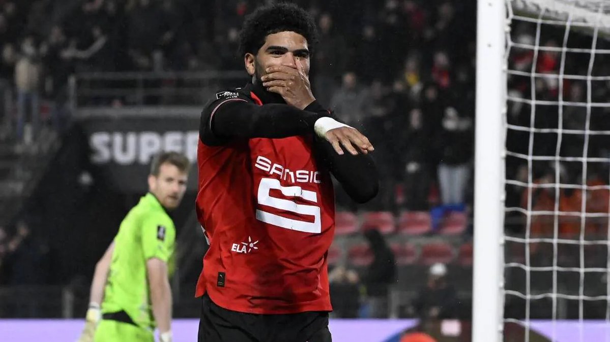 ROUGEmemoire's tweet image. 🔴⚫️ Un but, une passe décisive et un penalty obtenu dans un même match, c&apos;est un exploit que seulement 8 joueurs du Stade Rennais ont réalisé au 21e siècle. #SRFCASM 

2025 ➡️ Mahdi Camara c. Monaco 4-1
2024 ➡️ Ludovic Blas c. Saint-Étienne 5-0
2012 ➡️ Romain Alessandrini à…