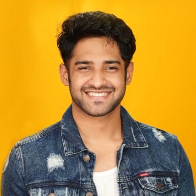 Introvert__14's tweet image. Most chutiya youtuber in the world