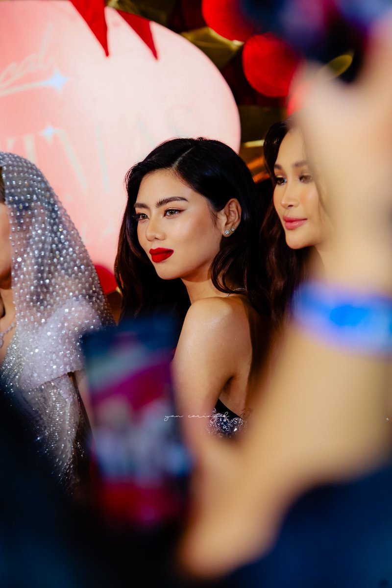yancaringal_'s tweet image. BINI Mikhaela at the Star Magical Christmas Red Carpet @bini_mikha @BINI_ph 

📷 Yan Caringal | Shots by Yan

#BINIatStarMagicalChristmas2025 #BINI #BINI_Mikha
