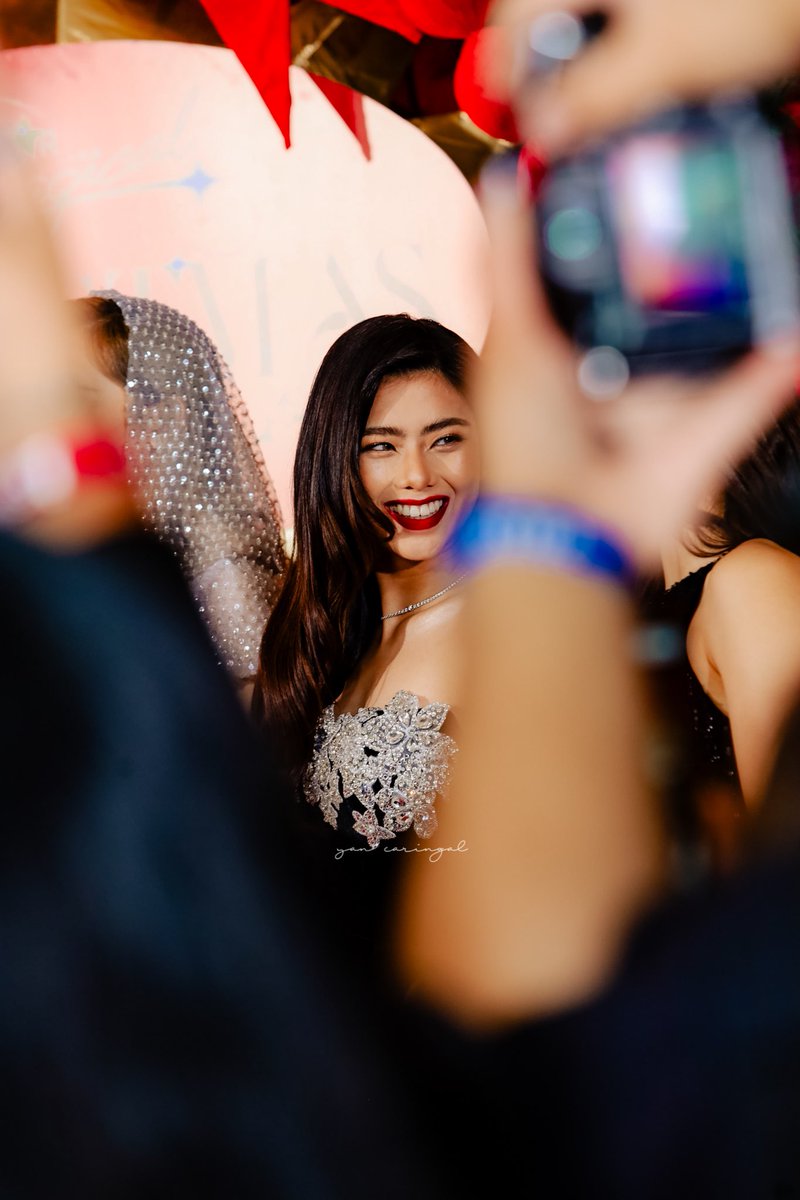 yancaringal_'s tweet image. BINI Mikhaela at the Star Magical Christmas Red Carpet @bini_mikha @BINI_ph 

📷 Yan Caringal | Shots by Yan

#BINIatStarMagicalChristmas2025 #BINI #BINI_Mikha