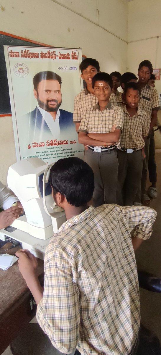 SSBF_Official's tweet photo. #sanasathishbabufoundation - ఏలూరు పట్టణం అశోక్ నగర్ లోని కేపీడీటీ హై స్కూల్లో విద్యార్థుల నేత్ర ఆరోగ్యం కోసం సానా సతీష్ బాబు ఫౌండేషన్ ఉచిత కంటి వైద్య పరీక్షలు చేసి కళ్ళజోళ్లు పంపిణి చేసేందుకు 'చిన్నారి నేత్రాలు- సంరక్షణ' కార్యక్రమం నిర్వహించటం జరిగింది.
#eluru @sanasathishbabu https://t.co/pvWBEJmHok