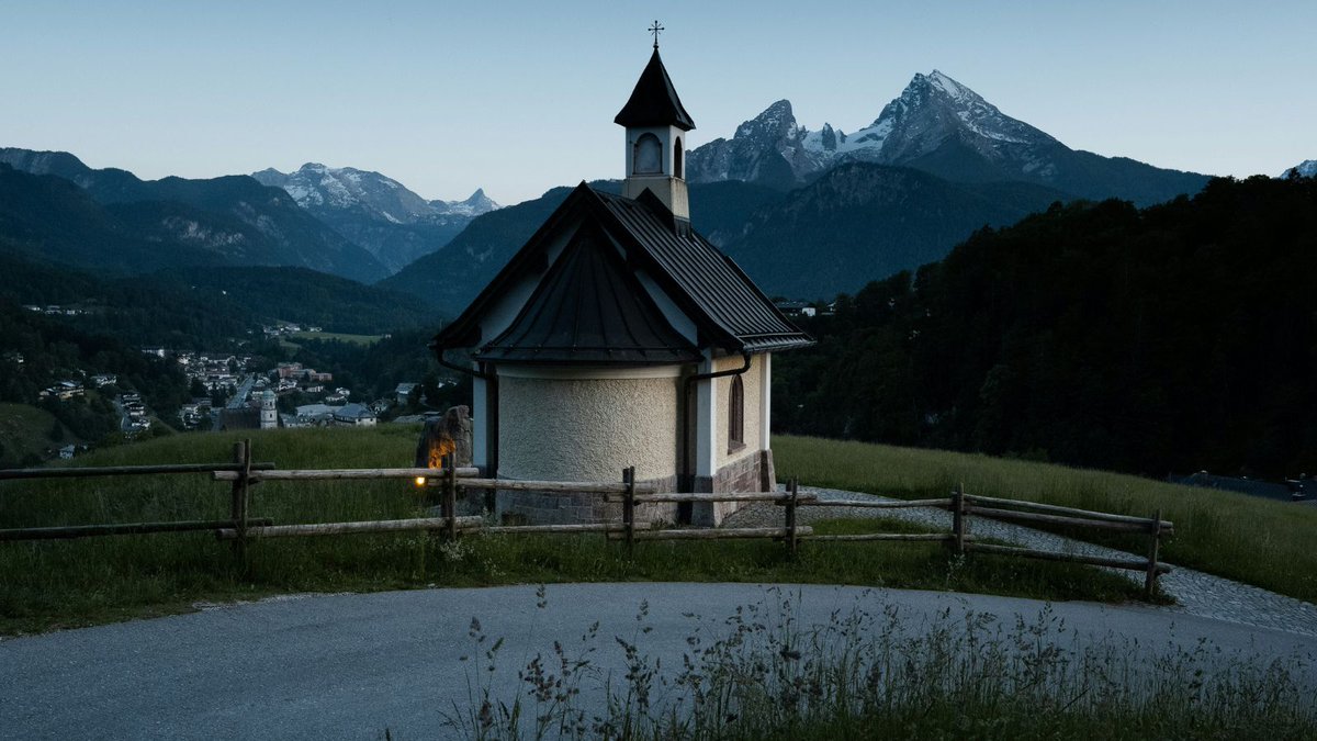 CTS_Chi's tweet image. Wall Street pulled back last week as AI stock valuations rattled markets. The S&amp;amp;P 500 dropped 1.95%, while mixed jobs data &amp;amp; Fed uncertainty added to investor anxiety. Friday's rebound helped, but all eyes are on the December rate decision. Read the post bit.ly/3xkFle1