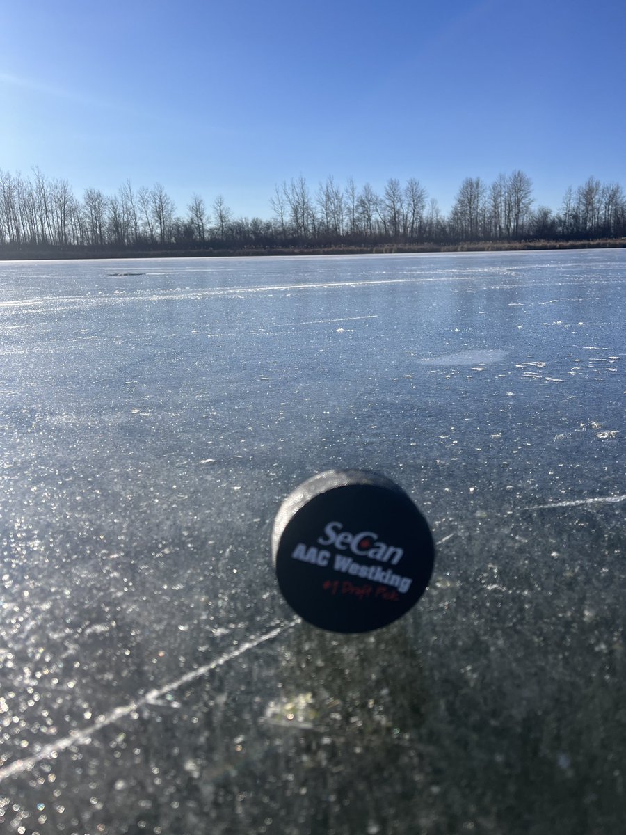 MikeWarkentin87's tweet photo. First few shots of #aacwestking excellent standability 😉  #pondhockey  ⁦@SeCan⁩ ⁦@SeedFarm23⁩ https://t.co/a5V5Rcz0sJ