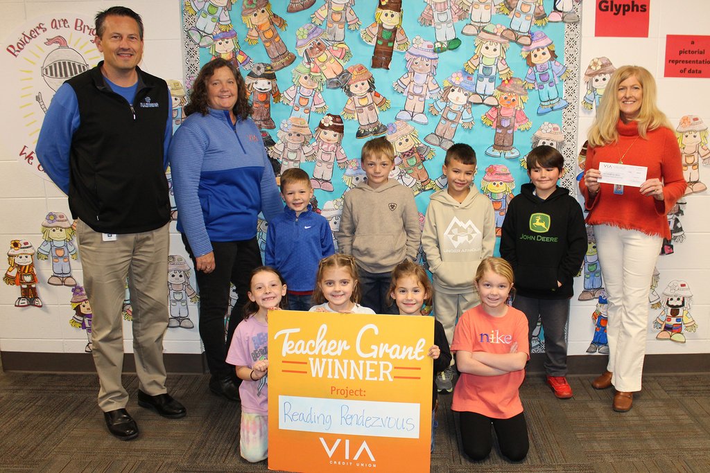SWCS_Raiders's tweet image. Mrs. Boots, Mrs. Huffman, and Mr. Watters all earned an innovation grant through VIA Credit Union to help pay for their innovative projects/lessons that they developed!  Well done teachers and thank you VIA Credit Union for providing this opportunity!