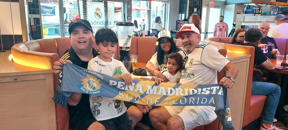 Buen Día Madridista, Gracias por acompañarnos un día más de partido, y también agradecerle por sus lindas Bufandas que recibieron, seguiremos entregando a los OPM cada partido un abrazo a todos Hala Madrid ⚽️⚽️👏🏻👏🏻🏆🏆⚽️⚽️..
#RMSurDeFlorida #MadridismoUSA  #MadridistasMiami