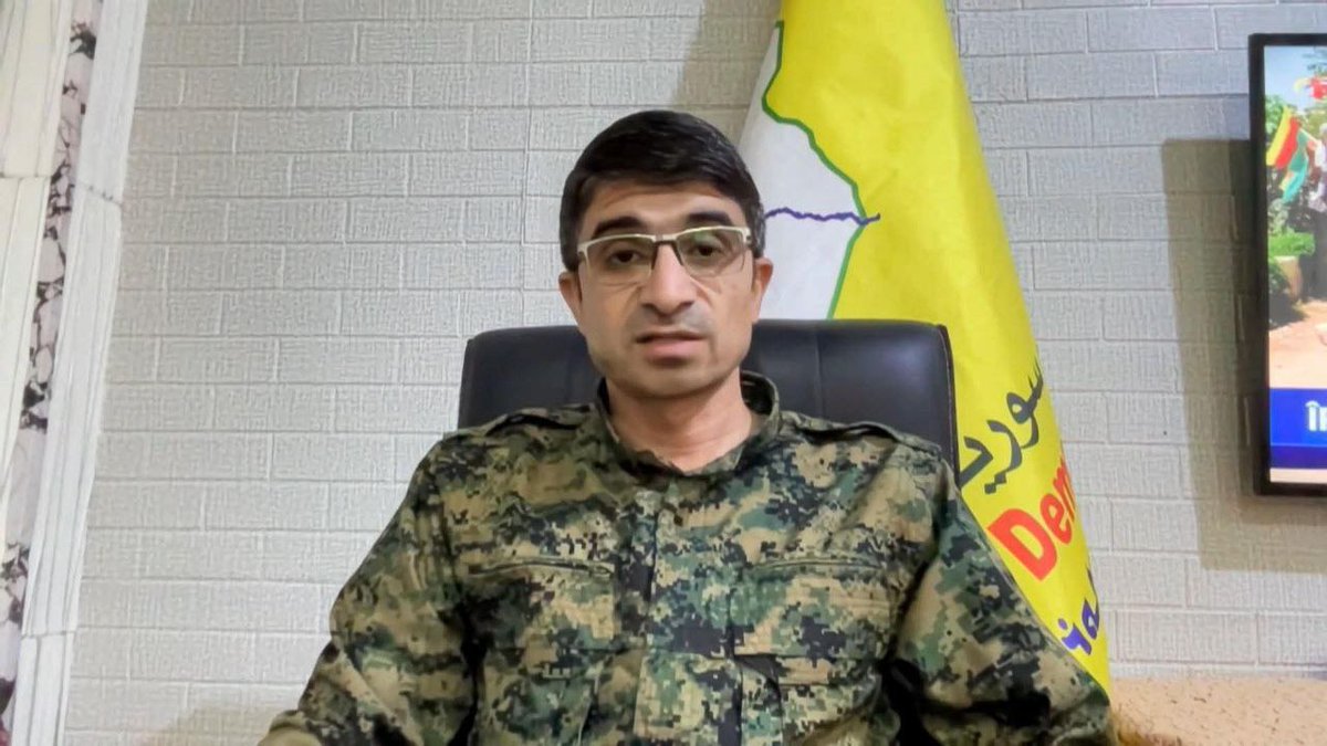 SyrNetworkNews's tweet image. فرهاد الشامي لوكالة سحلب:
اشترطنا على حكومة دمشق استلام أربع وزارات للأكراد لتنفيذ اتفاق 10 آذار، وهي:
 • وزارة الدفاع
 • وزارة الداخلية
 • وزارة الخارجية
 • وزارة النفط

لكن الطلب قوبل بالرفض، ولذلك نعلن أن اتفاق 10 آذار أصبح ملغى نهائياً