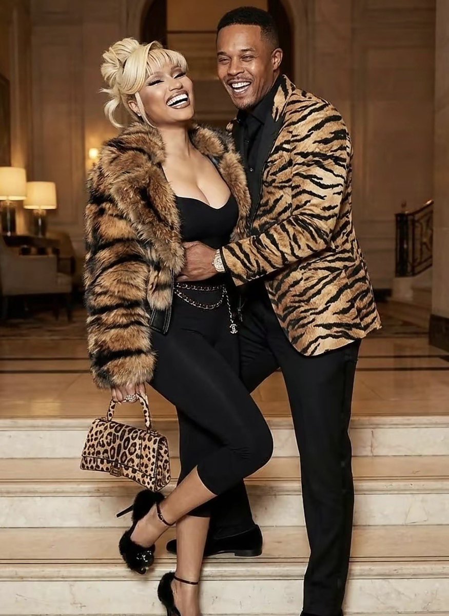 OnikaPoppin's tweet image. Yall starving so bad that you mastered this ai thing… 😭😭😭😭