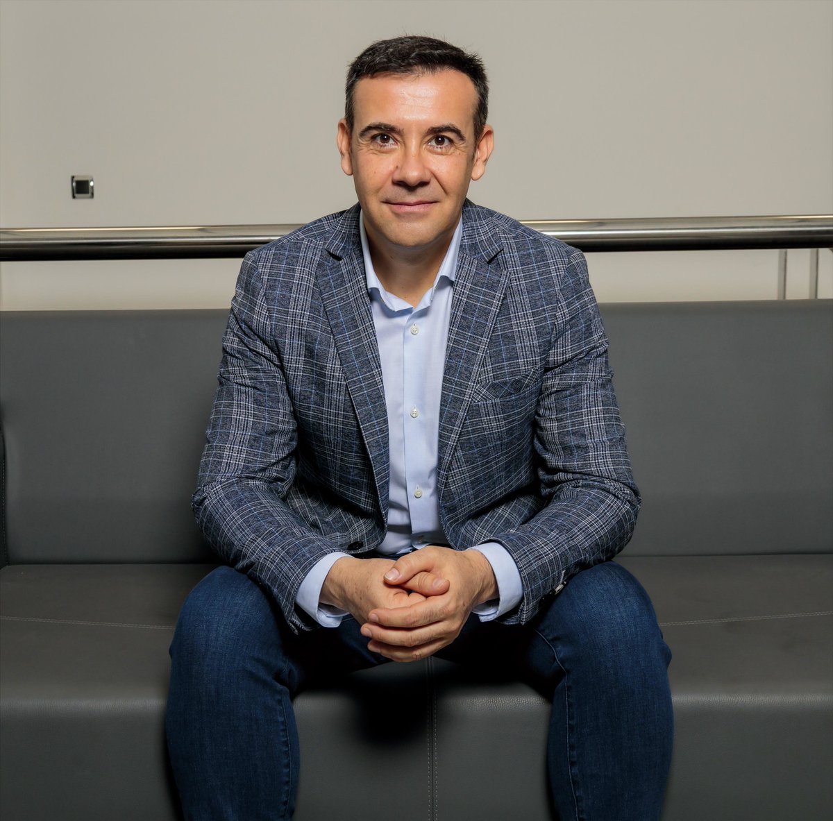 TransporteProf's tweet image. 👥 @FarcinoxSA ​fortalece su estructura con nuevos nombramientos: 
​
- José Manuel Reíllo, nuevo director técnico. 
- Martín Peinado, director de operaciones del carrocero. 
​
Conoce sus perfiles en nuestra web 👉
transporteprofesional.es/ultimas-notici…
​
#Farcinox #cisternas #transporte