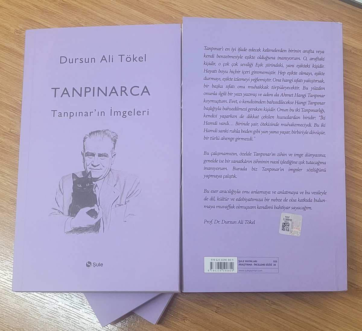 Yeni kitabımız "Tanpınarca" gün yüzünde.
13 yıllık yolcu geldi.

Tanpınar, hiç bir sanatkarda olmadığı kadar imgelere meftun ve hayran idi.

Onun olağanüstü ve sıra dışı imgeleri daima dikkatimi çekmişti, hep bunu bir kitap olarak yazmak düşündeydim.

Şimdi okuyucuya emanet.