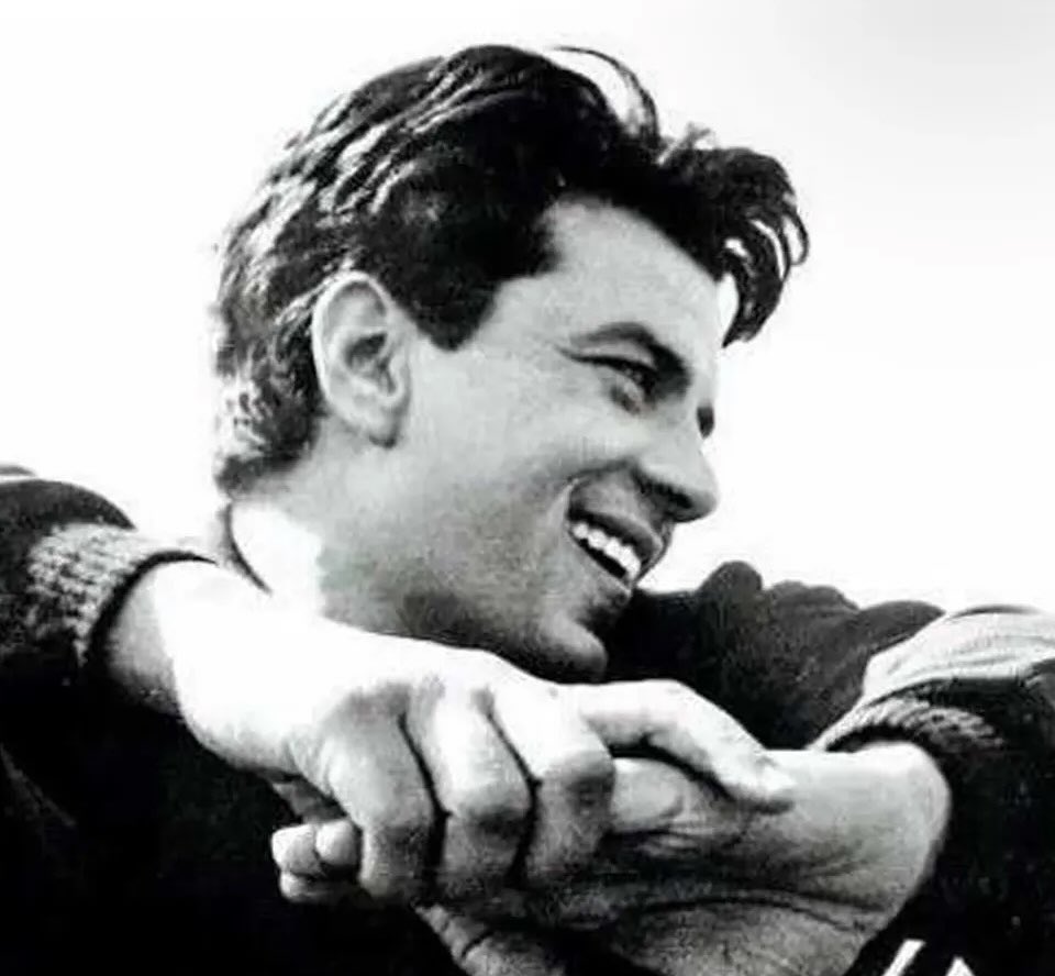realpreityzinta's tweet photo. What do you say about a man that was all heart, so loving, so compassionate & one of the biggest superstars & a legend  of Indian cinema 💔 

When I didn’t know him I loved him and when I met him I loved him even more. Words fail me as I feel sadness creep into my heart. 

I will miss you beyond words Dharam Ji ! Thank you for always being so kind, and for being so generous and loving to me.  Thank you for entertaining us and for uplifting others around you. You lit up so many lives. There will never be another like you. 
Rest in peace 💔💔💔 

Om Shanti 🙏| End of an Era |Dharamendra | RIP | Heartbroken