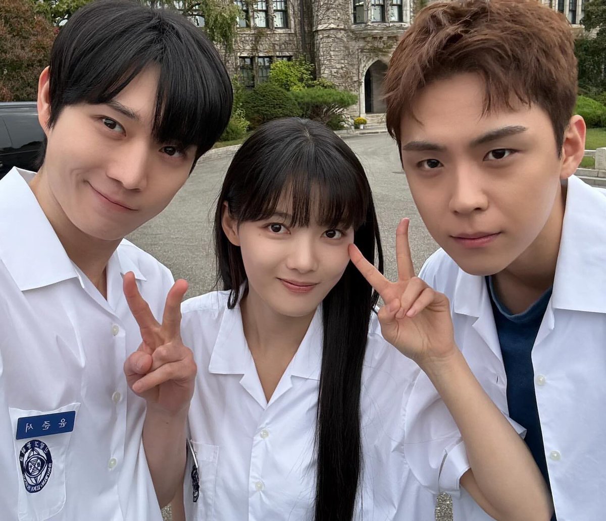 Youjunmg's tweet photo. …Little Boss with Her Boys? https://t.co/HOCajRxSer