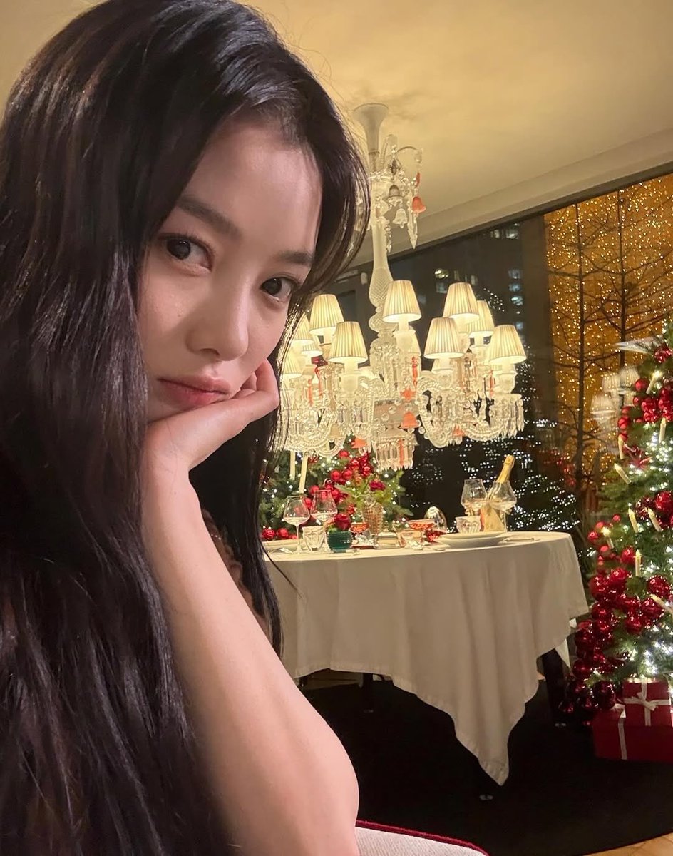 e_v1004's tweet image. 나 이 사진에서 딸기우유향 나는 사진이 너무너무 좋움