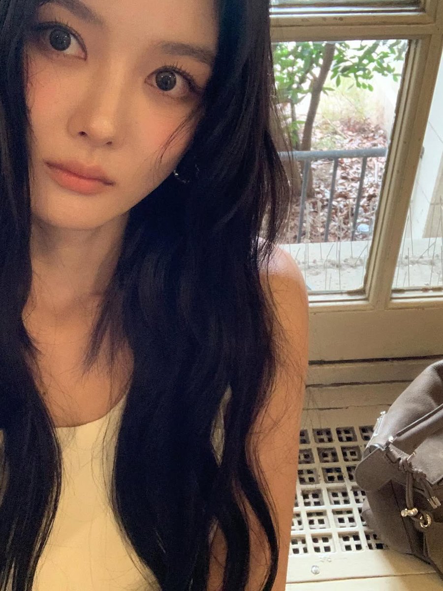 e_v1004's tweet image. 나 이 사진에서 딸기우유향 나는 사진이 너무너무 좋움