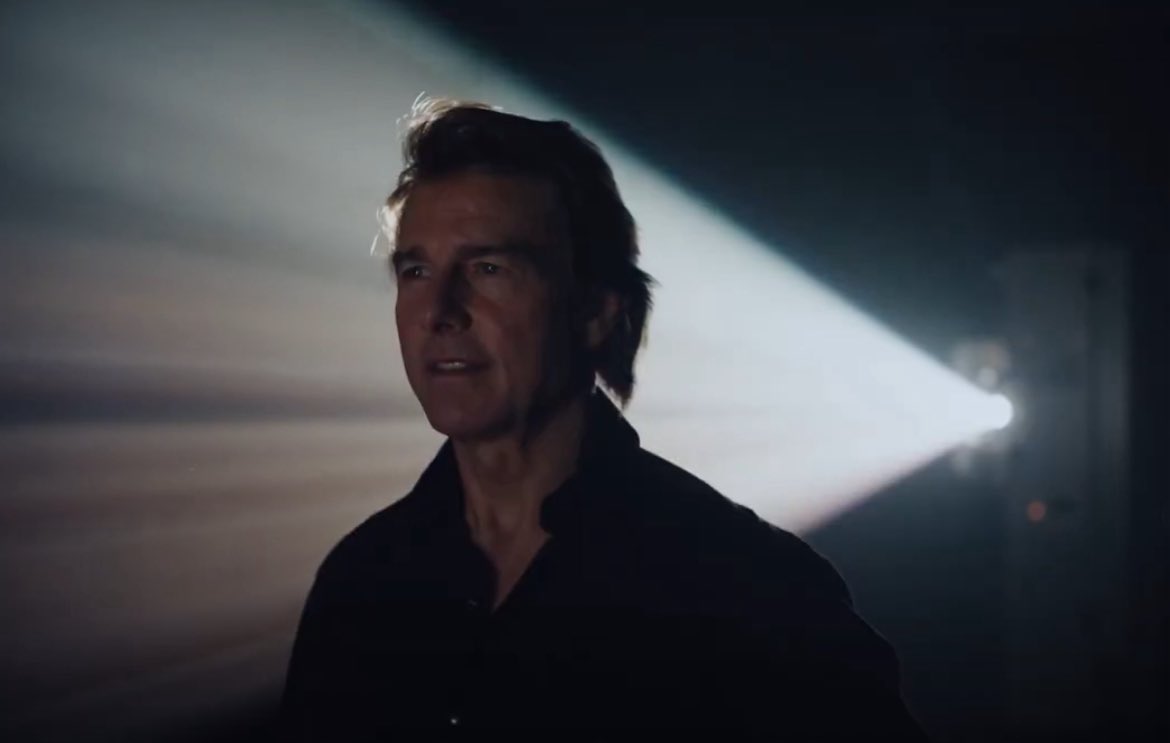 Lulamaybelle's tweet image. They used to watch movies together like this. 😭