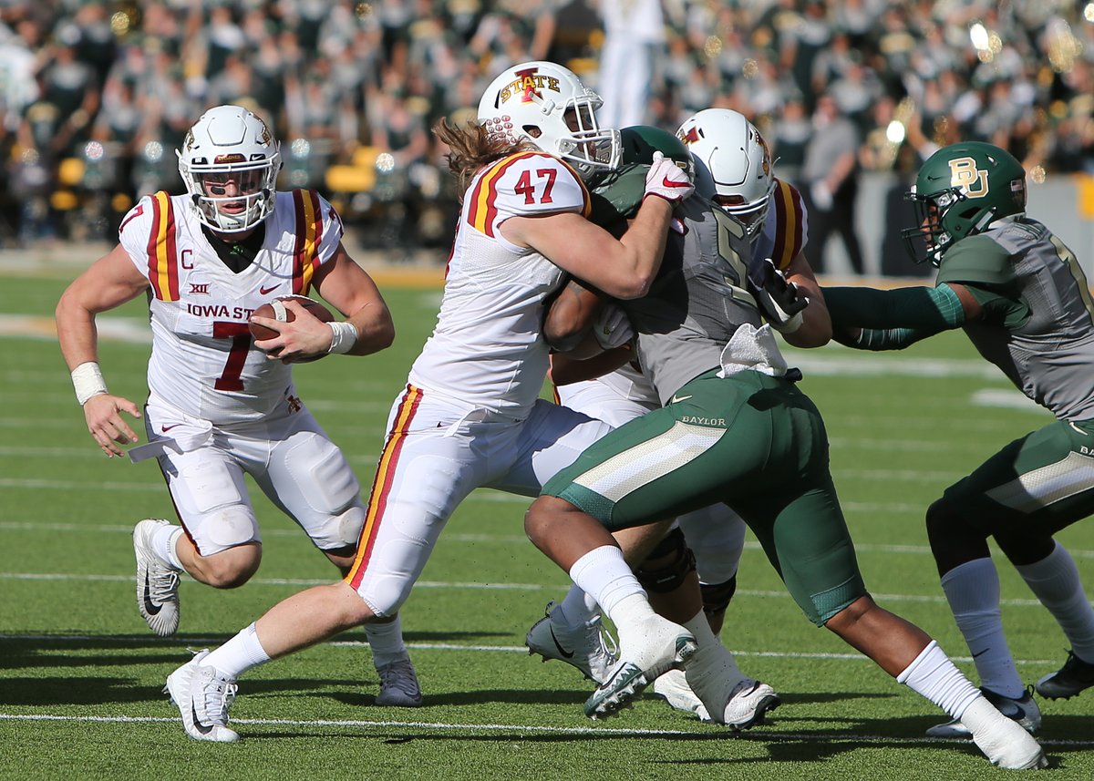 Joel Lanning's 2017 season will go down in history. The 1st-team All-America LB had 114 tackles, 11.0 TFL, 6.0 sacks and 1 INT. On offense, rushed for 135 yards and 2 TDs and was 3-of-4 passing for 47 yards and a TD. 
#CyclONEnation
