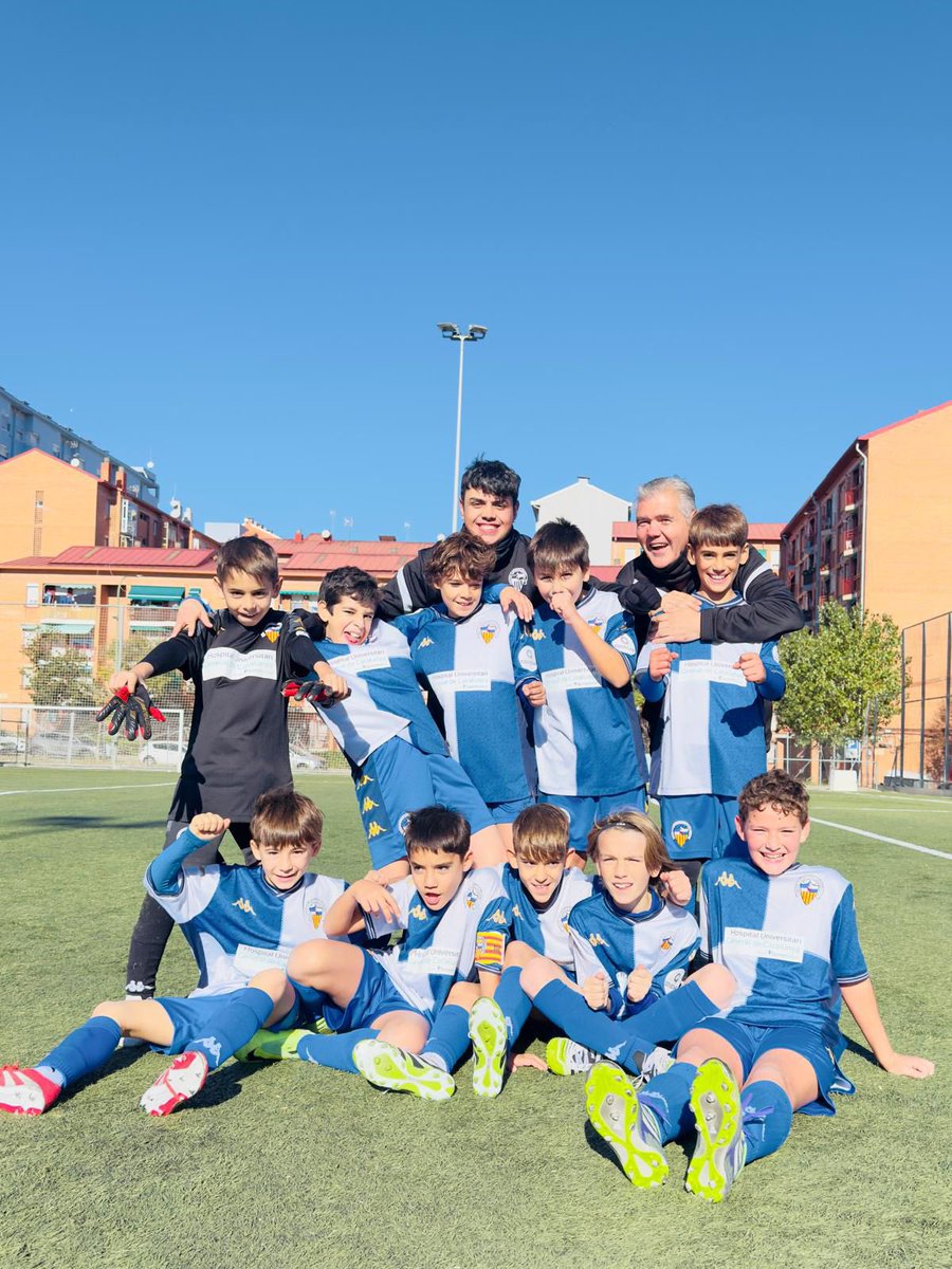 FutBaseCES's tweet image. 🥰 Com ens agrada veure així als 𝗔𝗟𝗘𝗩𝗜𝗡𝗦

🚀 Victòries del S12 B, S12 E, S11 B, S11 C, S11 D i S11 E amb grans partits!

💪🏻 Molt bona feina del S12 A, S12 C, S12 D i S11 A malgrat no poder puntuar en els seus partits

#FutBaseCES