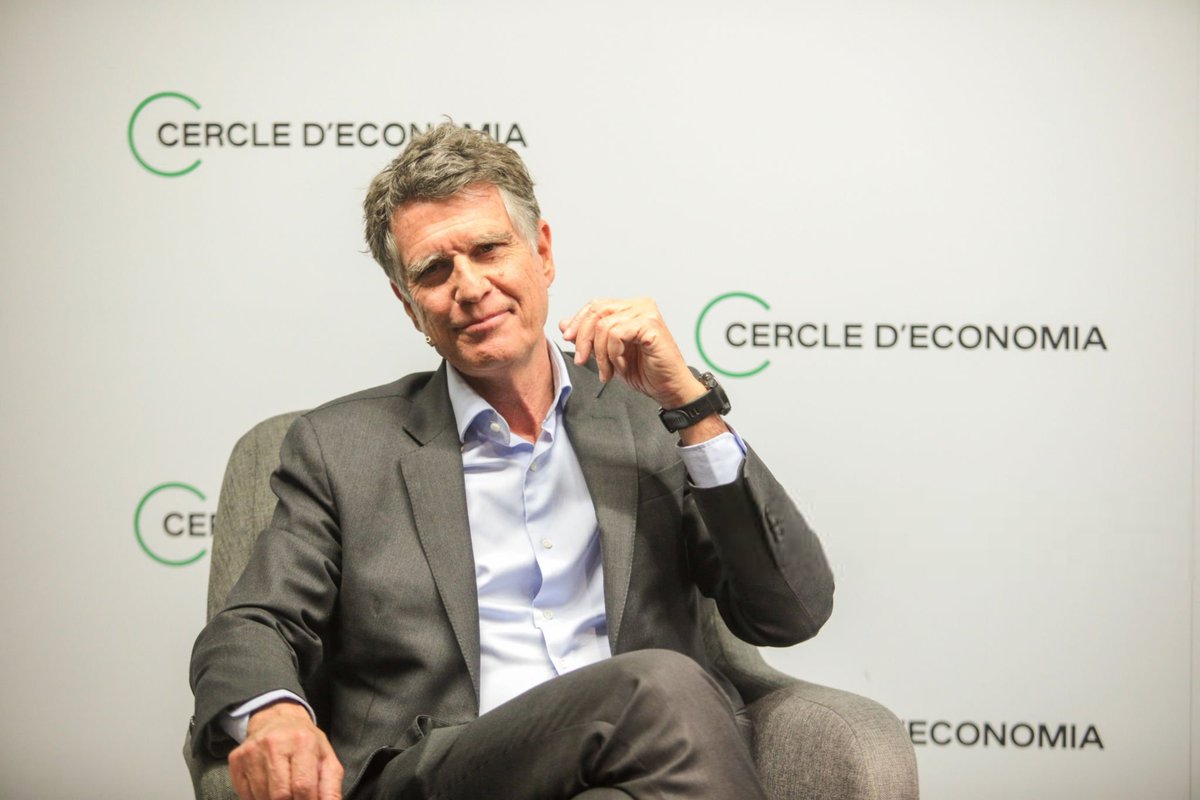 خاومي غوارديولا: 

فلورينتينو تحدث عن الفارق في حالات الطرد.. يمكننا أن نُغمض أعيننا ونستحضر من كانوا أبطال تلك الفترة: غوارديولا ضد مورينيو، بويول ضد راموس، بيكيه ضد بيبي، بوسكيتس ضد كاسيميرو… ليس صعبًا فهم الفرق في حالات الطرد.. 

وبما أن رئيس ريال مدريد يحب الأرقام، فلننظر في