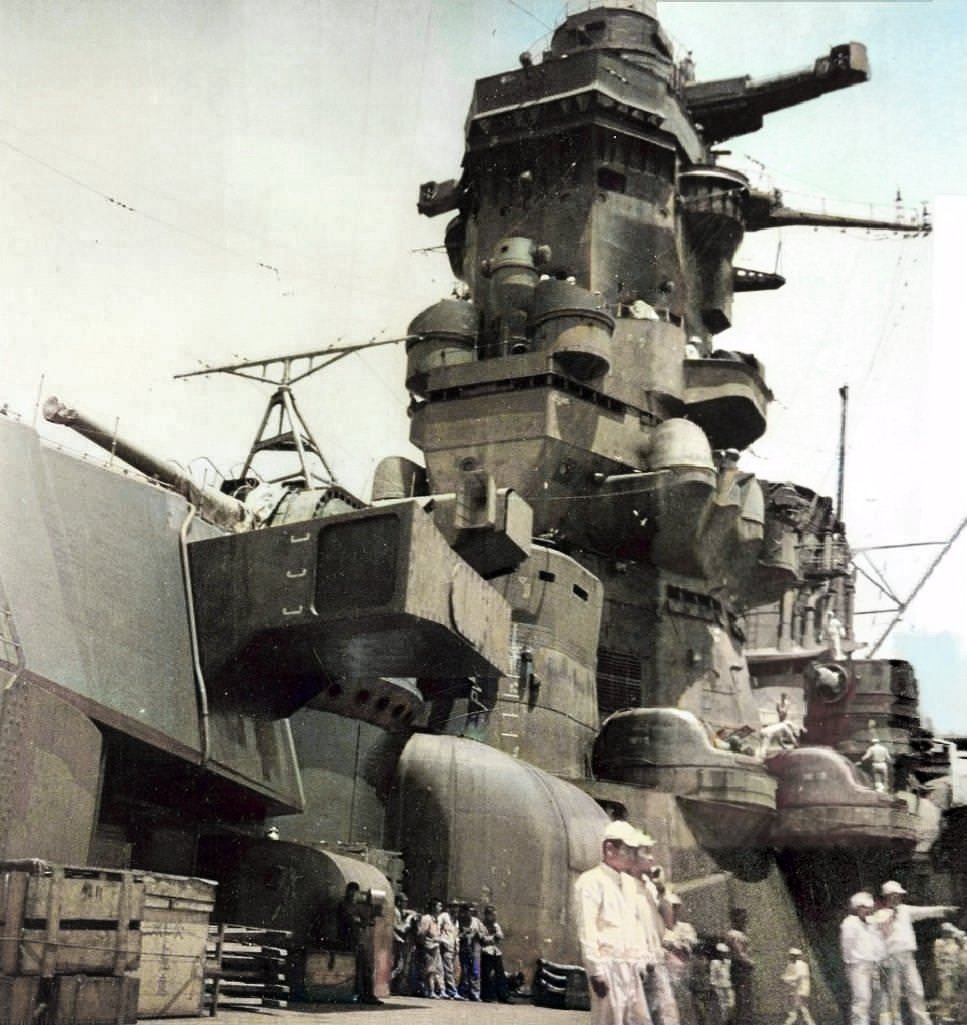 #日本海軍
日本海軍艦艇の艦橋がイケメンなのって遮風装置の存在が大きいと思う....