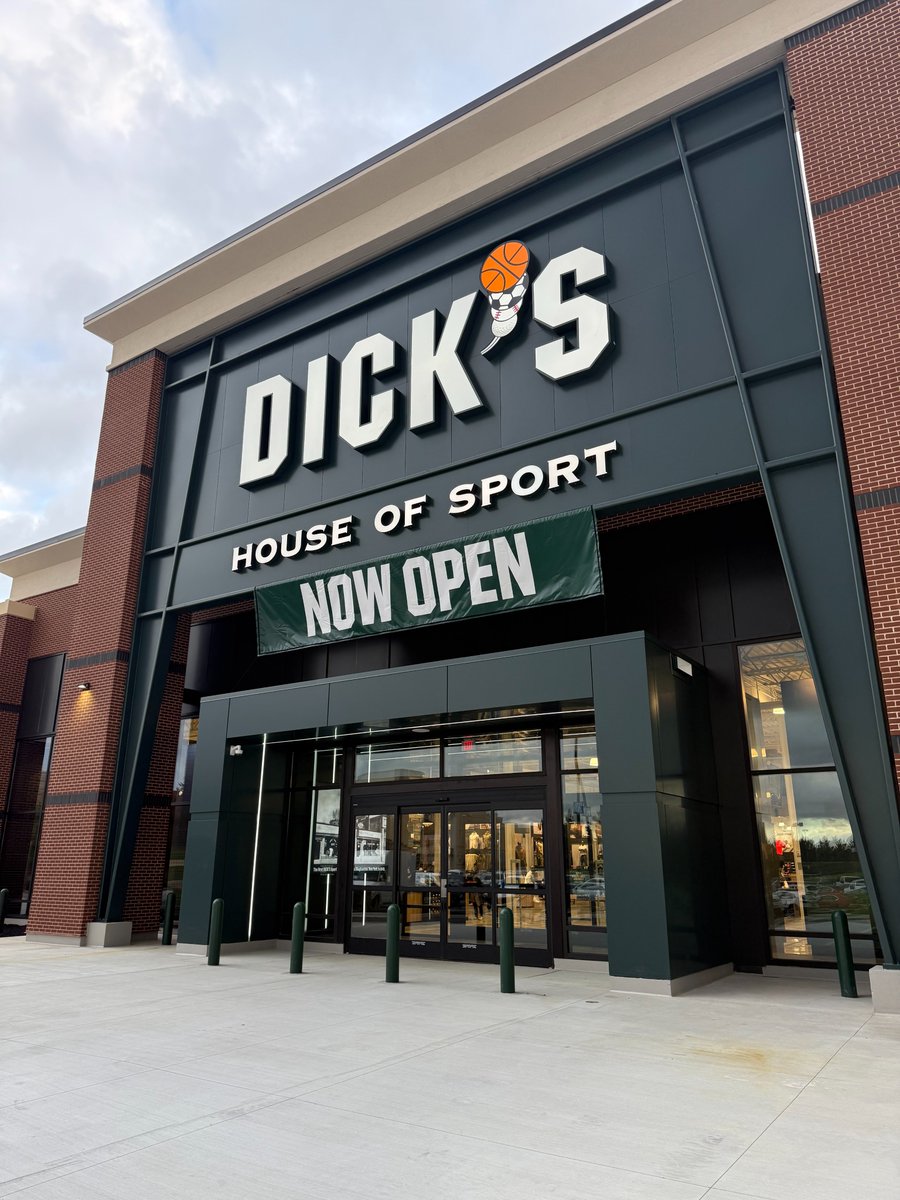 Cleveland Turkey Trotters, heads up! 🦃
If you want a smooth start on Thanksgiving, pick up your swag TODAY from 2-6pm <a href="/DICKS/">DICK'S Sporting Goods</a> House of Sport in Strongsville!
Race-morning lines will be no joke — beat them now! 💨🔥 #thanksgivingmorningtradition #familytradition