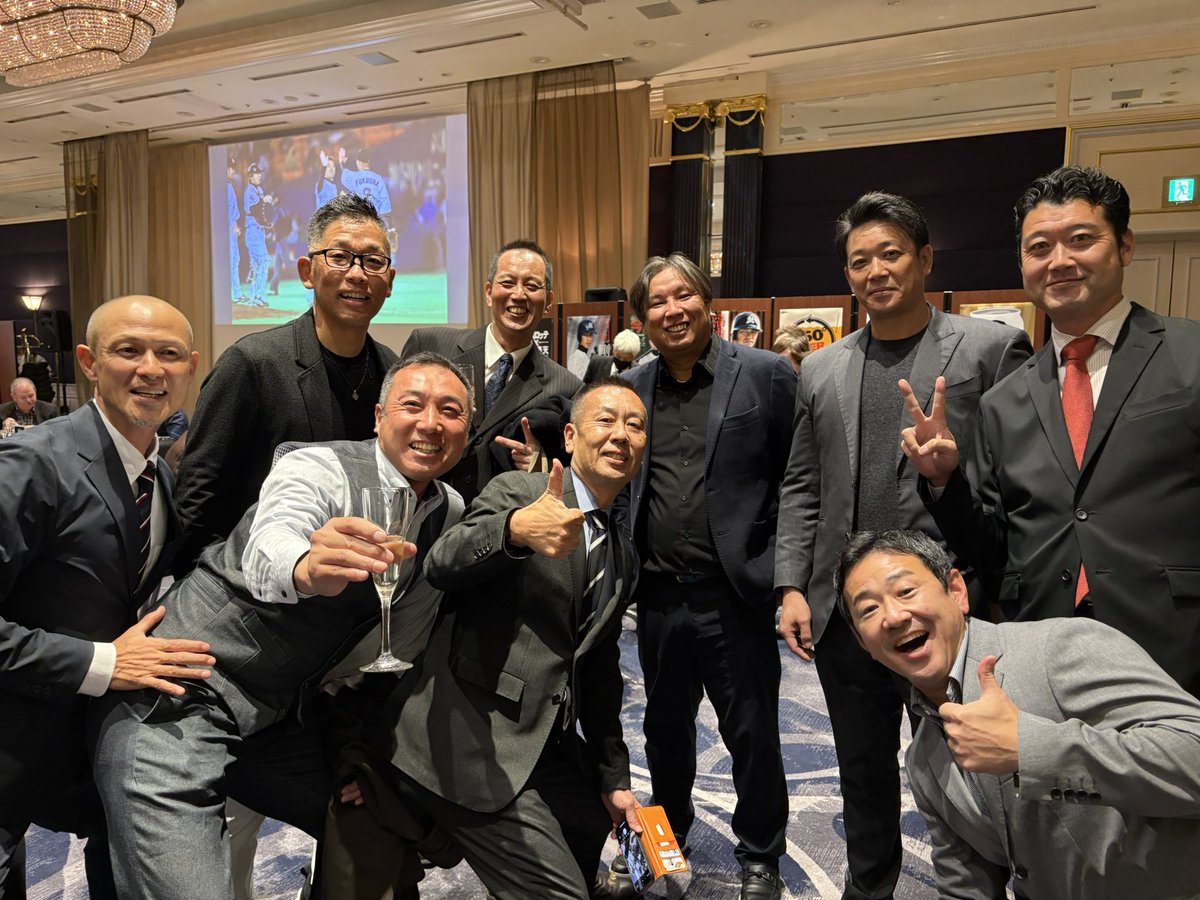 satozakitomoya's tweet image. LEGENDS OF 2005
Bobby VALENTINE&apos;S
20th anniversary party
CHIBA LOTTE MARINES
ファミリーが集まって、心地よい時間と空間を共有できました！
残念ながらスケジュールの都合で参加できなかった皆さんもいましたが、当時の試合を映像で振り返りながら、最高の仲間と20年前を思い出し、感無量😁