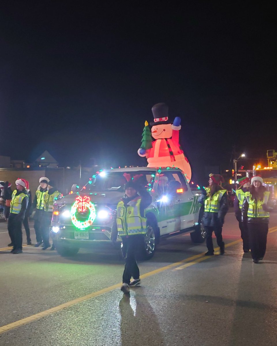 AURORA 2025 🎅✨ Santa Claus Under The Stars Parade on SAT., NOV.22. Our photos of St. John Ambulance <a href="/SJA_York/">SJA York Region</a> Simcoe Muskoka Region 🚑 Newmarket-Aurora Youth Cadets Unit 910Y who participated in the @TownofAurora parade.

<a href="/SJAOntario/">St.John Ambulance ON</a>