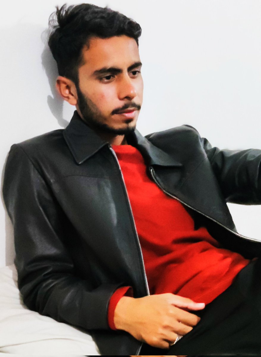 ان لوگوں سے محتاط رہو 
جو باتوں میں مٹھاس اور دل میں زہر رکھتے ہیں!🍂