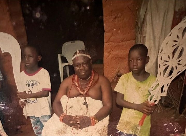 AfricaFactsZone's tweet image. Shallipopi, Zerry DL and Famous Pluto, three brothers are set to hold a concert together.

They performed at Afro Nation and topped Spotify Nigeria together. They have millions of Spotify Listeners.

Shallipopi is 25, Zerry is 22 and Famous is 19.

Shallipopi signed both of them.