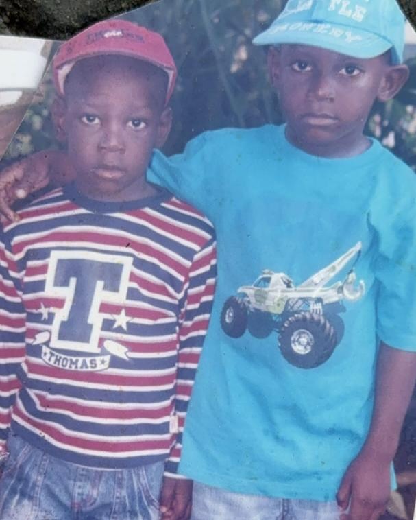 AfricaFactsZone's tweet image. Shallipopi, Zerry DL and Famous Pluto, three brothers are set to hold a concert together.

They performed at Afro Nation and topped Spotify Nigeria together. They have millions of Spotify Listeners.

Shallipopi is 25, Zerry is 22 and Famous is 19.

Shallipopi signed both of them.