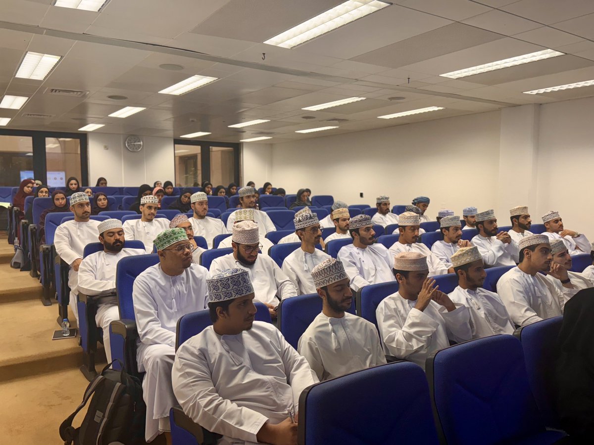 squceps_info's tweet photo. نفذت كلية الاقتصاد والعلوم السياسية بالتعاون مع وحدة الاتصال التجاري ورشة بعنوان (من الوعي إلى التميز، بناء هوية مهنية متكاملة) نظمتها الدكتورة دلال الخاطري وقدمتها الفا��لة / ليلى الحارثية، مدير الثقافة والارتباط الوظيفي في شركة عمان للاتصالات (عمانتل). تعتبر هذه الورشة مبادرة تهدف إلى إثراء مقرر الخطابة العامة وتعزيز مهارات التواصل المهني لدى الطلاب وتعلم أساسيات الحضور في الفضاء الر��مي.

The College of Economics and Political Science in collaboration with the Business Communication Unit, held an inspirational talk titled "From awareness to excellence, building an integrated professional  identity”. The workshop was organized by Dr. Dalal Al Khatri and presented by Ms. Laila Al-Harthy, Manager of the Culture and Employee Engagement at OmanTel. This inspirational talk is an initiative aimed at enriching the public speaking course, enhancing students' professional communication skills and digital presence.