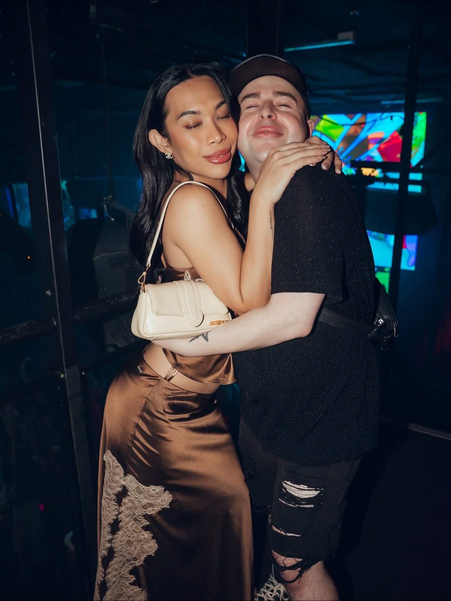 DragScenePH's tweet image. Siri, play Release Me by Agnes

#DragScenePH