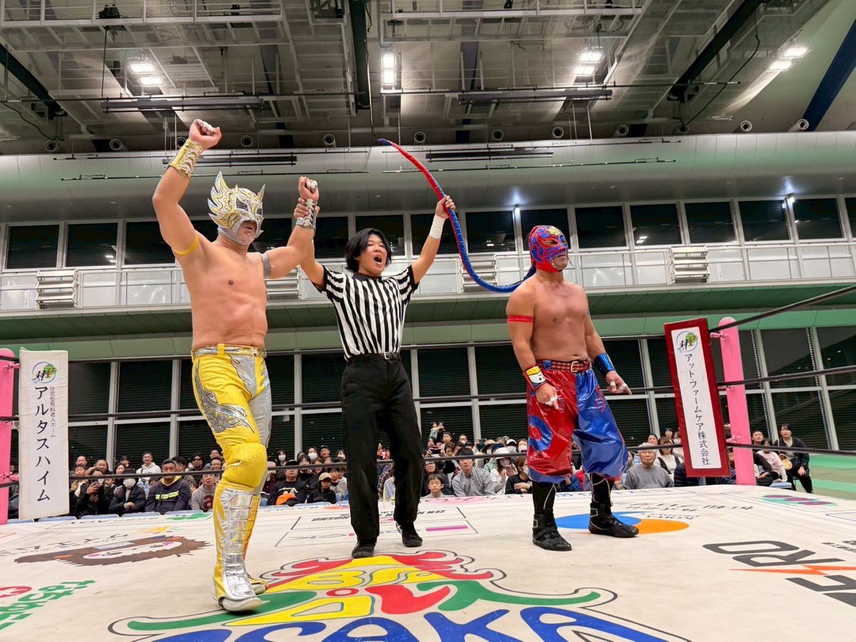 283mex's tweet image. 先週土曜日は #大阪プロレス 八尾大会でした！

八尾市立総合体育館ウィング。
たくさんのお客さん‼️
ビッグマッチ仕様のいい会場です。

水野選手は24歳、半分以下です😅

いい蹴りをもらいました😄

これからが楽しみな選手ですね！