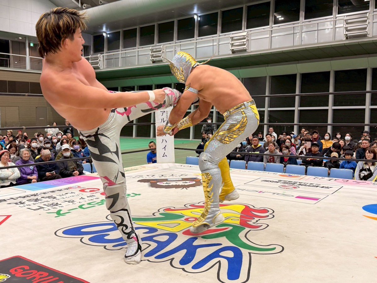 283mex's tweet image. 先週土曜日は #大阪プロレス 八尾大会でした！

八尾市立総合体育館ウィング。
たくさんのお客さん‼️
ビッグマッチ仕様のいい会場です。

水野選手は24歳、半分以下です😅

いい蹴りをもらいました😄

これからが楽しみな選手ですね！