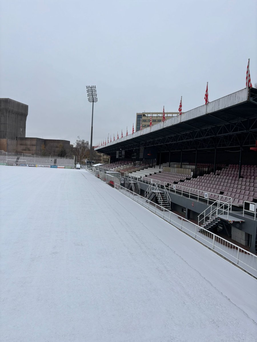 Kdo dnes ještě nedal na sítě fotku se sněhem, ten jako by nebyl! 🙃 Krásné pondělí, Viktoriáni! 🤍❤️

#stadion